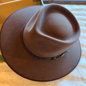 NWT Genuine Akubra Cattleman’s style hat